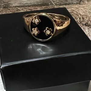 Avon Elegant Gold Tone and Black Floral Ring
